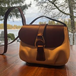 White/brown leather Dooney & Bourke crossbody purse